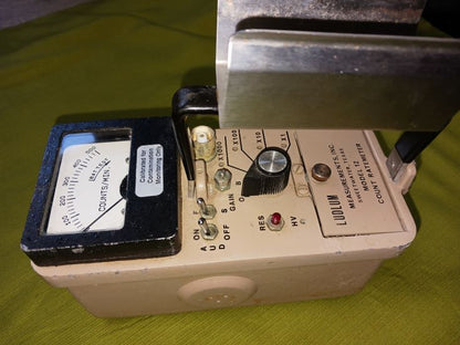 Ludlum Model 12 General Purpose Survey Meter -Older version