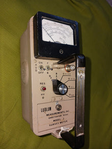 Ludlum Model 3, Older version, BNC connection