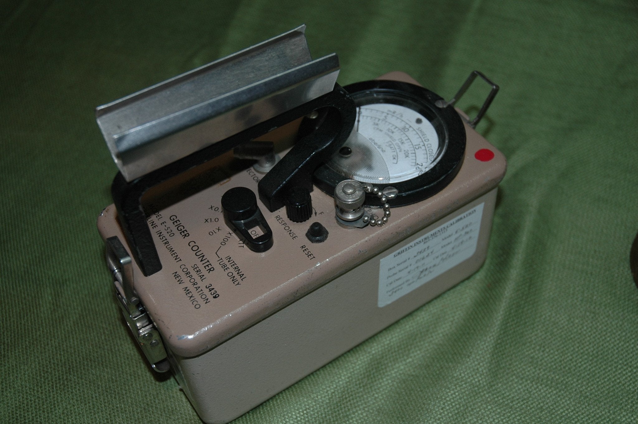 ガイガーカウンター Eberline E-520 放射線測定器 米軍払い下げ Eberline E-520 GM Survey Meter - USED | Eberline – CHPConsultants