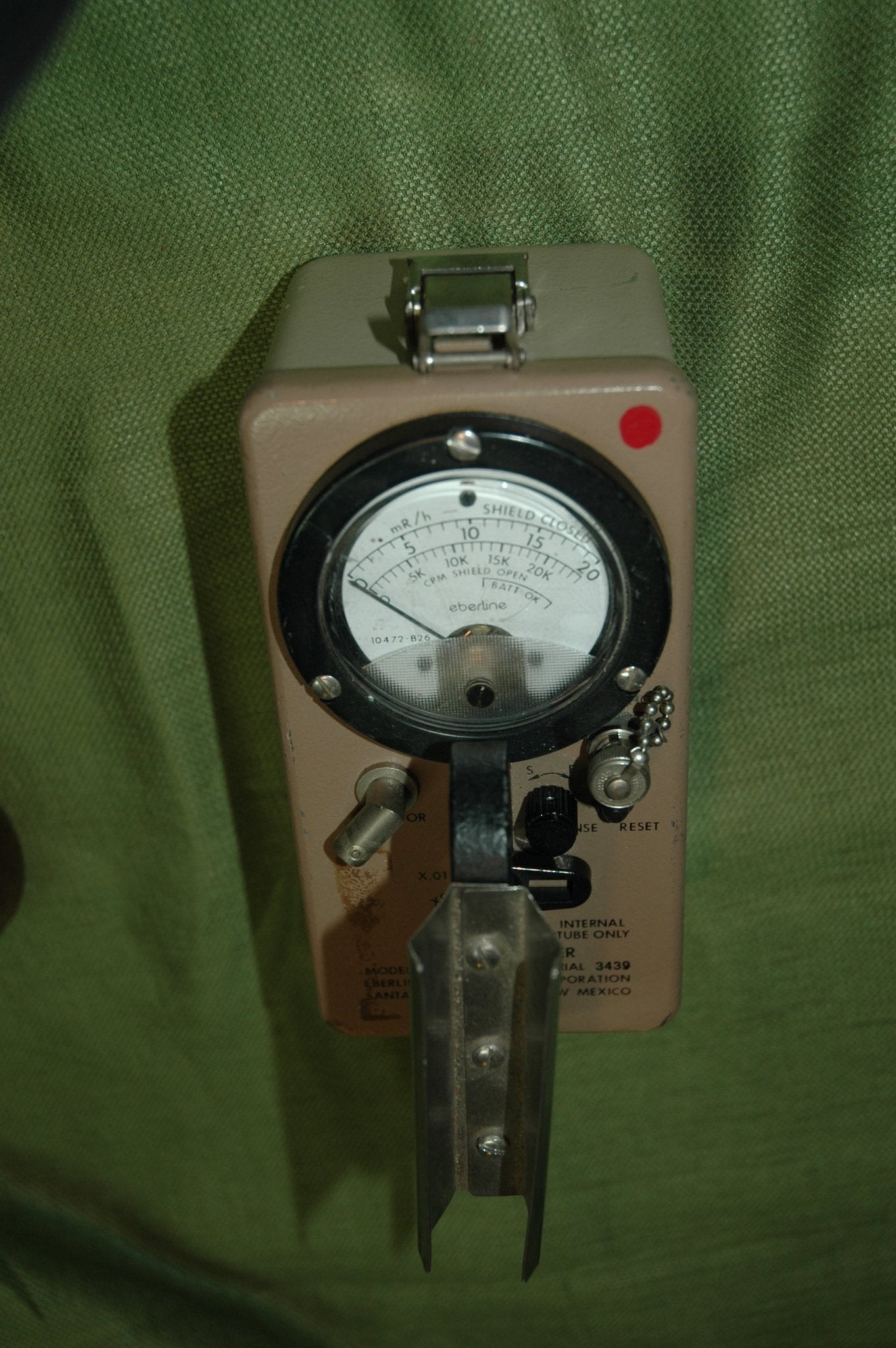 ガイガーカウンター Eberline E-520 放射線測定器 米軍払い下げ Eberline E-520 GM Survey Meter - USED | Eberline – CHPConsultants