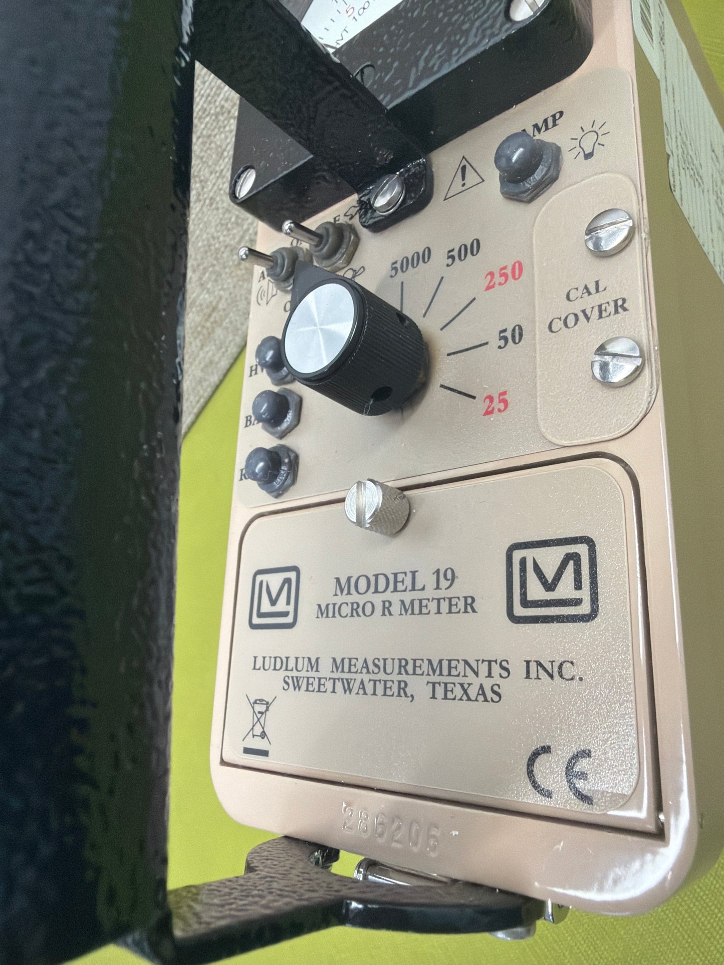 Ludlum Model 19 MicroR Meter