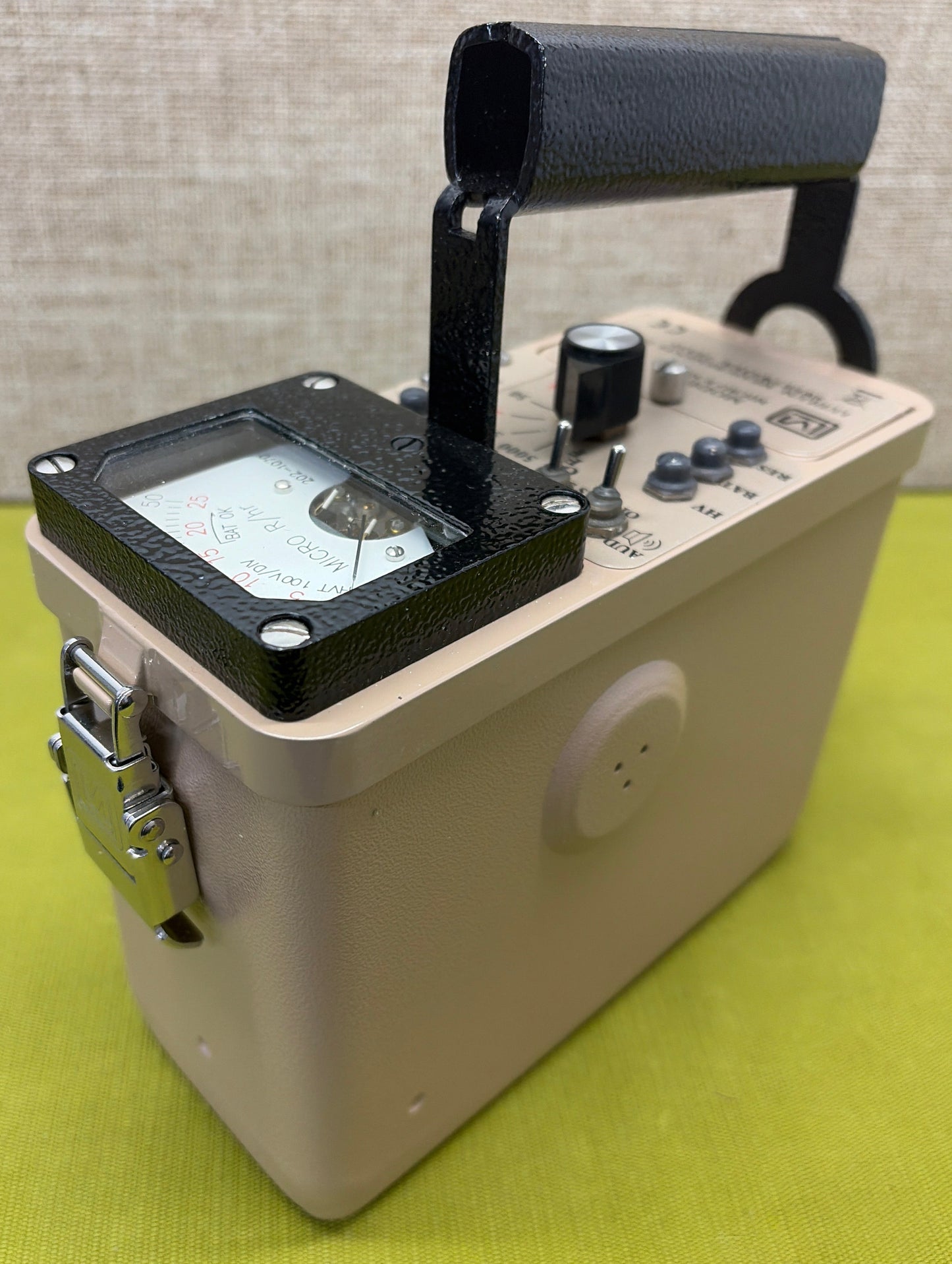 Ludlum Model 19 MicroR Meter