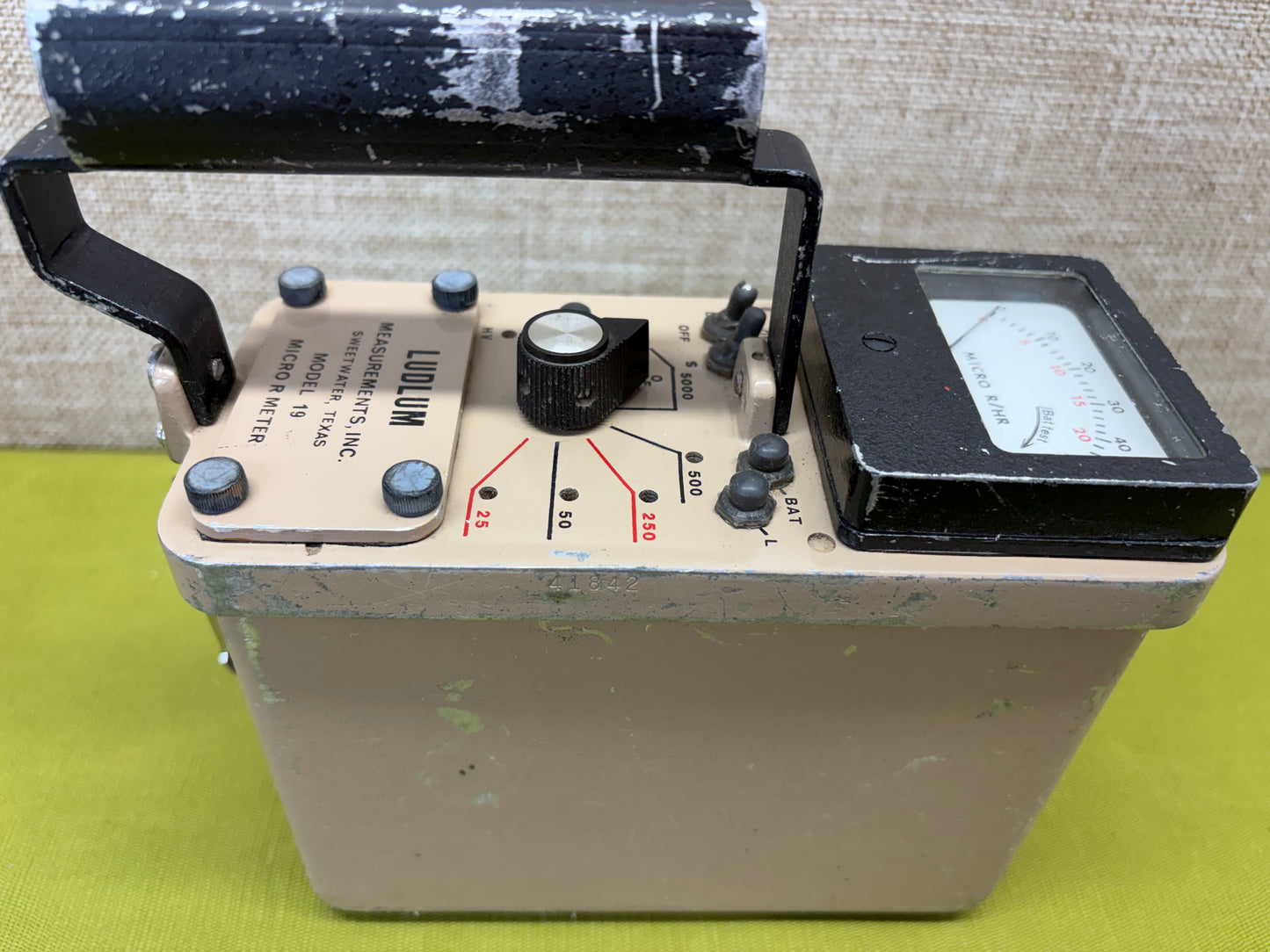 Ludlum Model 19 MicroR Meter - Classic Style
