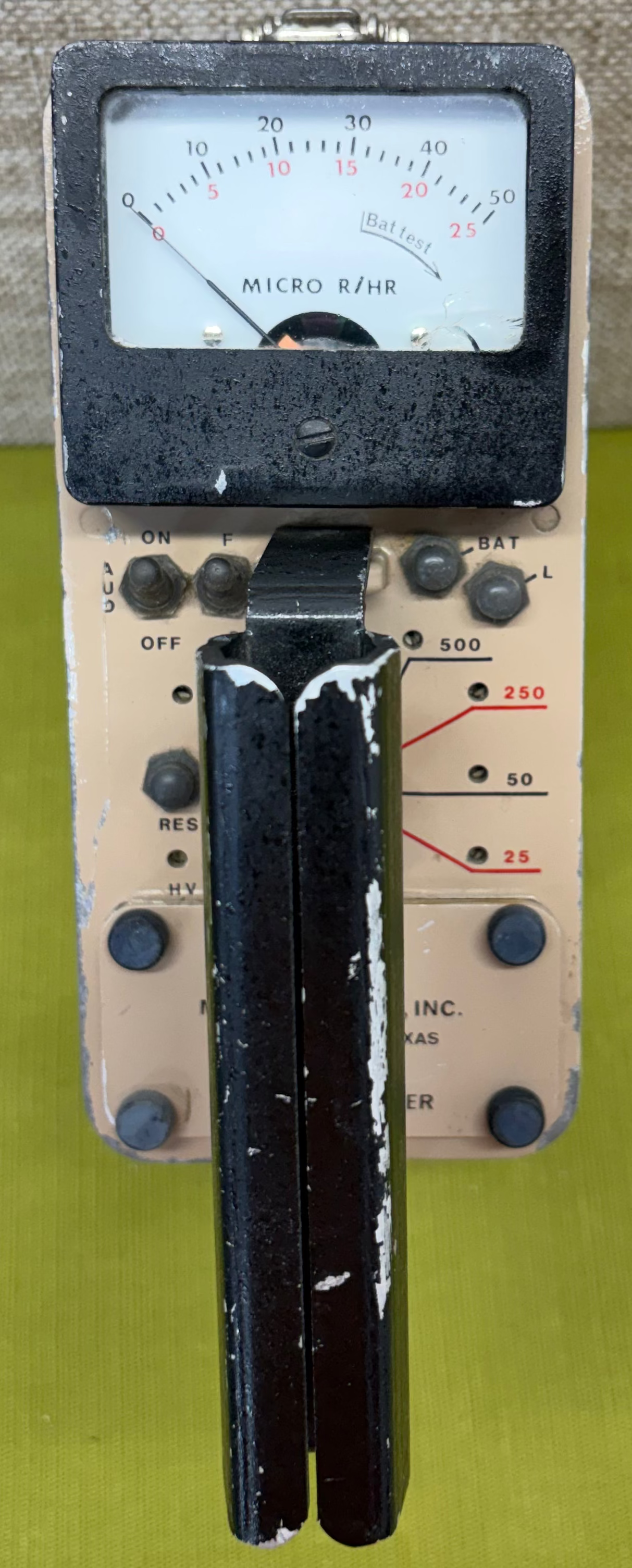 Ludlum Model 19 MicroR Meter - Classic Style - Blemished Glass
