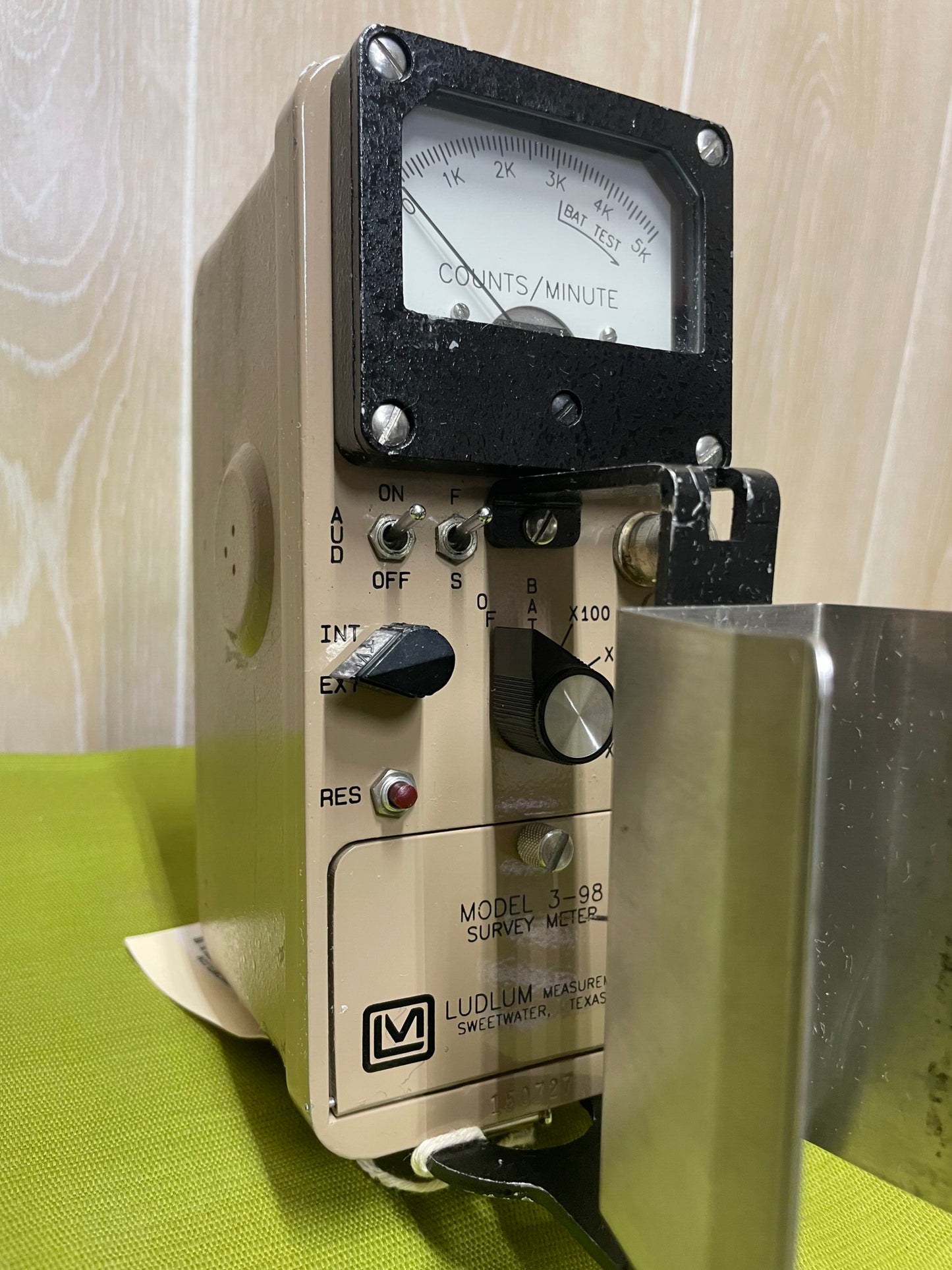 Ludlum Model 3-98  Survey meter